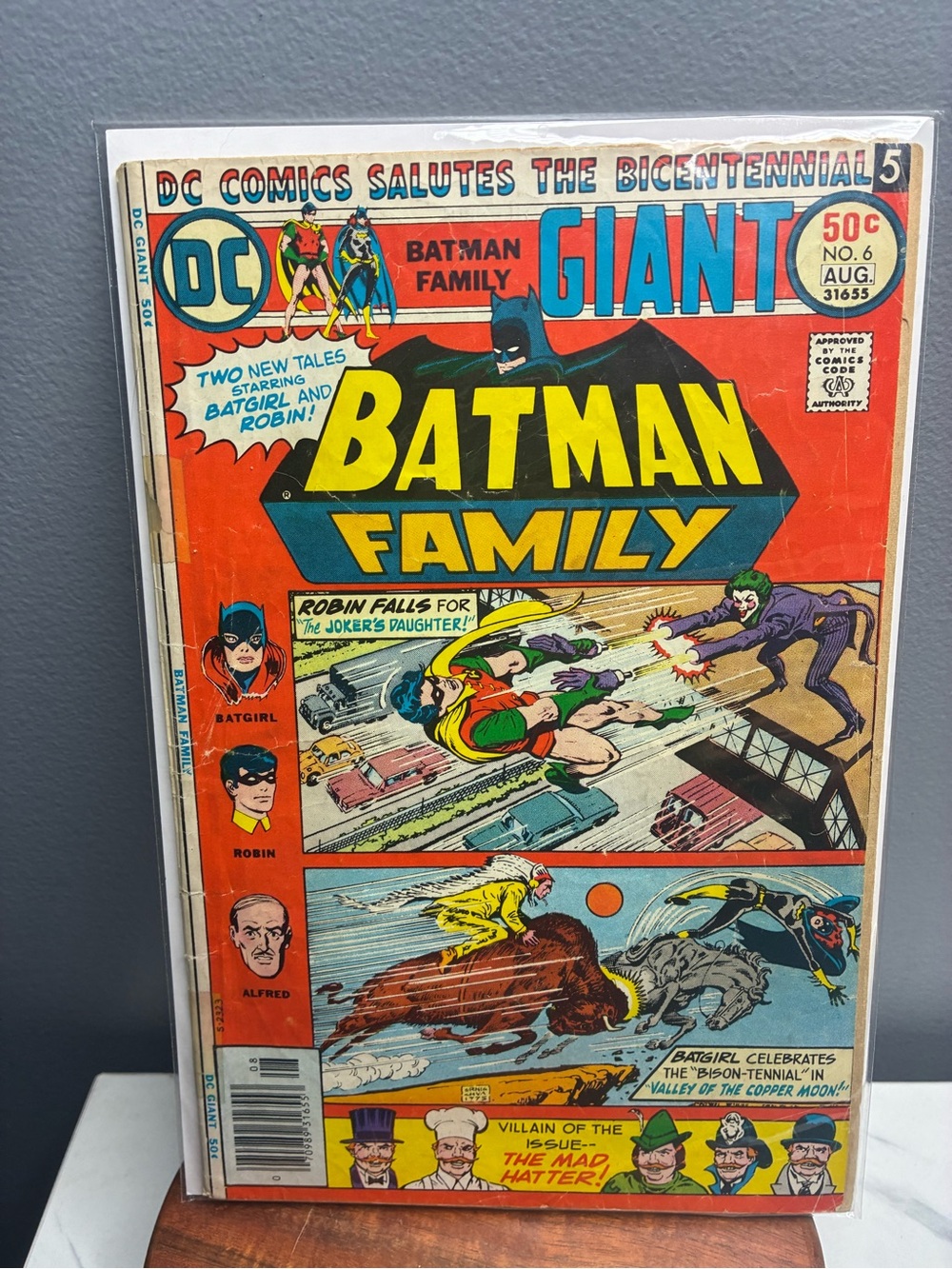 Batman Family #6 DC Giant 1976 Joker’s Daughter Batgirl Robin Comic